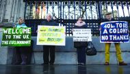 Pro-Brexit protesters demonstrate outside the Houses of Parliament in London, Britain January 17, 2019. Reuters/Clodagh Kilcoyne