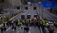 Taxi drivers block a highway near the Adolfo Suarez Barajas airport during the open-end strike against VTC regulations in Madrid, Spain, January 22, 2019. Reuters/Juan Medina