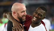 Qatar's forward Almoez Ali (R) celebrates with Qatar's coach Felix Sanchez after winning the 2019 AFC Asian Cup final football match between Japan and Qatar at the Mohammed Bin Zayed Stadium in Abu Dhabi on February 1, 2019. / AFP / Roslan RAHMAN