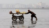 A man pushes a cart as he sells cooked corn on Clifton beach in Karachi, Pakistan February 20, 2019. Reuters/Akhtar Soomro