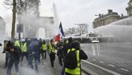 Fransa'da sar? yeleklilerin hükümetin politikalar?n? protesto etmek için düzenledi?i eylemler, 17'nci haftas?nda ba?kent Paris'te devam etti. Emniyet güçleri, Champs-Elysees Caddesi'nde toplanan eylemcilere tazyikli suyla müdahale etti. Mustafa Yalç?n - A