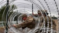 FILE PHOTO: Soldiers from the Kentucky-based 19th Engineer Battalion install barbed wire fences on the banks of the Rio Grande in Laredo, Texas. November 18, 2018. AFP / Thomas WATKINS