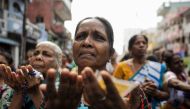 Sri Lankan Christian devotees pray at a barricade near St. Anthony's Shrine in Colombo on April 28, 2019, a week after a series of bomb blasts targeting churches and luxury hotels on Easter Sunday in Sri Lanka. AFP / Jewel Samad 