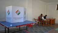 Election officials sit inside an empty polling station during the fifth phase of India's general elections in Kashmir's Shopian district, south of Srinagar, on May 6, 2019.  AFP / Tauseef MUSTAFA