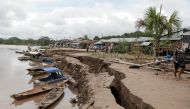  A general view shows a crack on the ground caused by a quake in Puerto Santa Gema, on the outskirts of Yurimaguas, in the Amazon region, Peru on May 26, 2019.  AFP / POOL / GUADALUPE PARDO