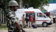 An Indian security forces personnel stands guard as Jammu Kashmir police men check the luggage and vehicles of commuters on the Jammu-Srinagar National highway at Nagrota some 25 kms from Jammu on August 2, 2019. (AFP / Rakesh BAKSHI)