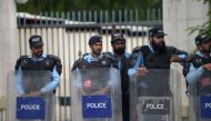 Pakistani policemen stand guard during an anti-Indian protest at the diplomatic enclave in Islamabad on August 5, 2019, as they denounce the ongoing unrest situation in Indian administered Kashmir.  / AFP / AAMIR QURESHI 