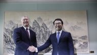 US special envoy for North Korea Stephen Biegun shakes hands with his South Korean counterpart Lee Do-hoon during their meeting at the Foreign Ministry in Seoul on August 21, 2019. AFP / POOL / KIM HONG-JI