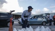 Miami Beach public works department workers fill sandbags and help load them into residents'cars in Miami Beach, Florida, August 31, 2019 in preparation for hurricane Dorian. AFP / Adam DelGiudice 