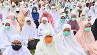 Indonesian Muslims, most seen wearing pollution masks, gather for special prayers asking for rain in Pekanbaru, Riau province on September 13, 2019, as smog from rainforest fires envelop the Southeast Asian region. AFP / Adek Berry 