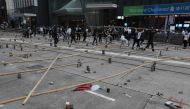 Protesters and office workers set up a barricade of bamboo and bricks during a protest in the Central district in Hong Kong on November 13, 2019. AFP / Dale DE LA REY