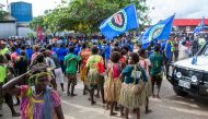 Bougainville residents gather at a polling station in an historical independence vote in Buka on November 23, 2019. AFP / NESS KERTON