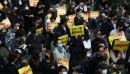 Anti-government demonstrators gather for a lunchtime protest at Chater Garden in Hong Kong, China, December 2, 2019. REUTERS/Leah Millis