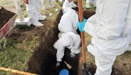 Experts digging in a cemetery in Las Mercedes, south of Colombia where military sources say there should be a mass grave with more than 50 civilians executed by soldiers on December 14 , 2019. AFP / Special Jurisdiction for Peace press office