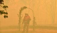 A fireman fights a bushfire to protect a property in Balmoral, 150 kilometres southwest of Sydney on December 19, 2019. (AFP / PETER PARKS)