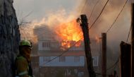 A house burns following the spread of wildfires in Valparaiso, Chile, December 24, 2019. REUTERS/Rodrigo Garrido
