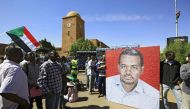 Sudanese protesters rally in front of a court in Omdurman near the capital Khartoum during the trial of intelligence agents for the death of teacher Ahmed Al-Khair. Sudan. December 30, 2019 / AFP / ASHRAF SHAZLY
