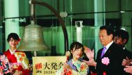 Japan's Deputy Prime Minister and Finance Minister Taro Aso applauds as a woman, dressed in ceremonial kimono, rings a bell during the New Year opening ceremony at the Tokyo Stock Exchange (TSE), held to wish for the success of Japan's stock market in Tok