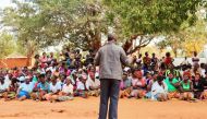 An extension worker provides information to Zambian farmers. (UNCG Zambia Handout / Moses Zangar, Jr. & Georgina Smith)
