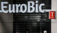 People enter the EuroBic bank headquarters in Lisbon on January 23, 2020. AFP / Patricia De Melo Moreira