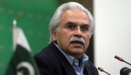 Doctor Zafar Mirza, special assistant to Pakistan Prime Minister on health, briefs media representatives on the novel coronavirus, a virus similar to the SARS pathogen, in Islamabad on January 29, 2020. A virus similar to the SARS pathogen has claimed 106