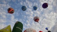 Balloons launch during a mass take off at the annual Bristol hot air balloon festival in Bristol, Britain, August 8, 2019. Reuters/Toby Melville. 