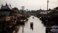 Small boats maneuver through the Amphawa floating market at Samut Songkhram province, Thailand,  March 16, 2013. Reuters / Damir Sagolj