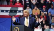  U.S. President Donald Trump gestures as he holds a campaign rally in Colorado Springs, Colorado, February 20, 2020. REUTERS/Kevin Lamarque 