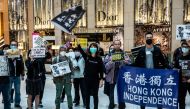 Office workers and protesters gather during a pro-democracy demonstration in a mall in the central district of Hong Kong on February 21, 2020. / AFP / ISAAC LAWRENCE 