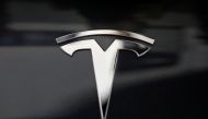  A tesla logo is seen in Los Angeles, California U.S. January 12, 2018. REUTERS/Lucy Nicholson/File Photo
