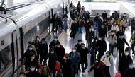  Passengers wearing masks are seen arrival at the Shanghai railway station in Shanghai, China, as the country is hit by an outbreak of a new coronavirus, February 27, 2020. REUTERS/Aly Song 