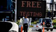 An electronic screen advertises free COVID-19 testing being offered at Bondi Beach in Sydney on April 22, 2020. Sydney's Bondi Beach remained closed as authorities increased testing to deal with the coronavirus pandemic. / AFP / Saeed KHAN

