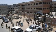 Security personnel cordon-off the site of a blast in the Pakistan's port city of Karachi on June 19, 2020. Two attacks killed at least four people including security personnel in southern Pakistan early on June 19, police said. / AFP / Asif HASSAN

