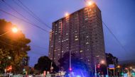 Police vehicles park outside one of nine public housing estates which have been locked down in Melbourne on July 4, 2020 with more than 3000 residents in 1,345 units required to stay home due to an outbreak of the COVID-19 coronavirus. / AFP / William WES
