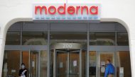A sign marks the headquarters of Moderna Therapeutics, which is developing a vaccine against the coronavirus disease (COVID-19), in Cambridge, Massachusetts, U.S., May 18, 2020. REUTERS/Brian Snyder/File Photo