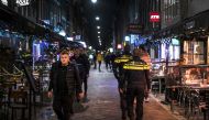 Police patrols on the Leidseplein in Amsterdam on September 26, 2020 while the Amsterdam-Amstelland Safety Region is preparing new, stricter measures to break the second wave of contamination of COVID-19 caused by the novel coronavirus. / AFP / ANP / Ramo