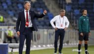 Czech's coach Jaroslav Silhavy (L) peaks to his players during the UEFA Nations League Group B2 football match between the Israel and Czech Republic at the Sammy Ofer Stadium in the city of Haifa on October 11, 2020. / AFP / JACK GUEZ

