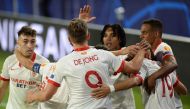 Sevilla's Dutch forward Luuk De Jong (C) celebrates with teammates after scoring a goal during the UEFA Champions League group E football match between Sevilla and Rennes at the Ramon Sanchez Pizjuan stadium in Sevilla on October 28, 2020. / AFP / CRISTIN