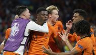 Soccer Football - Euro 2020 - Group C - Netherlands v Ukraine - Johan Cruyff Arena, Amsterdam, Netherlands - June 13, 2021 Netherlands' Denzel Dumfries celebrates scoring their third goal with teammates Pool via REUTERS/Peter Dejong

