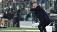 FILE PHOTO: Juventus coach Massimiliano Allegri gives instructions to his players REUTERS/Massimo Pinca