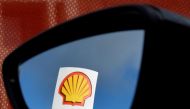 A Shell logo is seen reflected in a car's side mirror at a petrol station in west London, Britain, January 29, 2015. Reuters/Toby Melville/File Photo