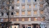 Men use sheets of plywood to cover windows of a hospital following shelling, as Russia's invasion of Ukraine continues, in Zhytomyr, Ukraine March 2, 2022. REUTERS/Viacheslav Ratynskyi/File Photo

