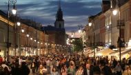 People walk in the city centre as the country's coronavirus disease (COVID-19) restrictions eased, in Warsaw, Poland May 15, 2021. Slawomir Kaminski/Agencja Gazeta/via REUTERS/File Photo