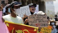 People shout slogans against Sri Lanka's President Gotabaya Rajapaksa and demand that Rajapaksa family politicians step down at Independence Square in Colombo, Sri Lanka, April 4, 2022. Reuters/Dinuka Liyanawatte