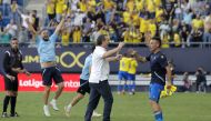 Cadiz coach Sergio Gonzalez celebrates after the La Liga match against Atletico Madrid at the Estadio Nuevo Mirandilla, Cadiz, Spain, on October 29, 2022.  REUTERS/Jon Nazca
 