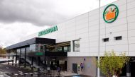 Workers clean the facade and entrance of a new Mercadona supermarket, a day before it opens to customers, in Ronda, southern Spain, April 27, 2022. REUTERS/Jon Nazca/File Photo