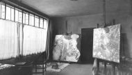 Dame mit Facher on an easel in Klimt's studio, 1918. Pic: Sothebys 
