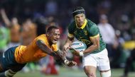 South Africa's wing Kurt-Lee Arendse (R) evades Australia's wing Suliasi Vunivalu as he runs to score a try during the Rugby Championship first round match between South Africa and Australia at Loftus Versfeld stadium in Pretoria on July 8, 2023. (Photo by WIKUS DE WET / AFP)
