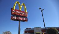 A sign is posted in front of a McDonald's restaurant on April 03, 2023 in San Pablo, California. (Photo by JUSTIN SULLIVAN / GETTY IMAGES NORTH AMERICA / Getty Images via AFP)

