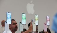 Attendees look at the brand new Apple iPhone 15 during an Apple event on September 12, 2023 in Cupertino, California. (Photo by Justin Sullivan/Getty Images/AFP)

